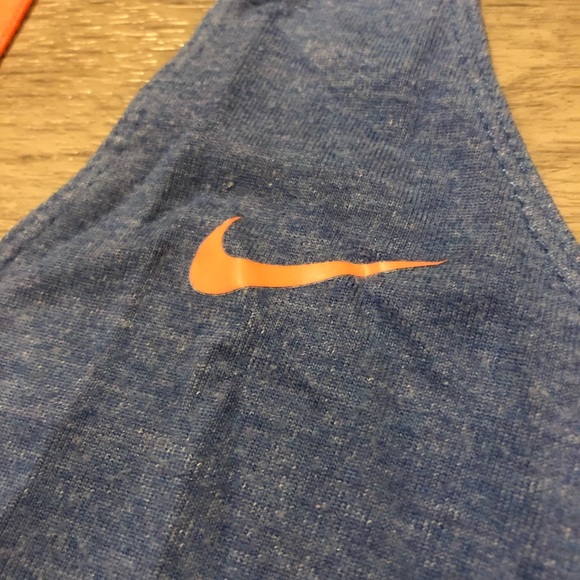 Nike Women’s Dri-Fit Tank size medium - Picture 3 of 4